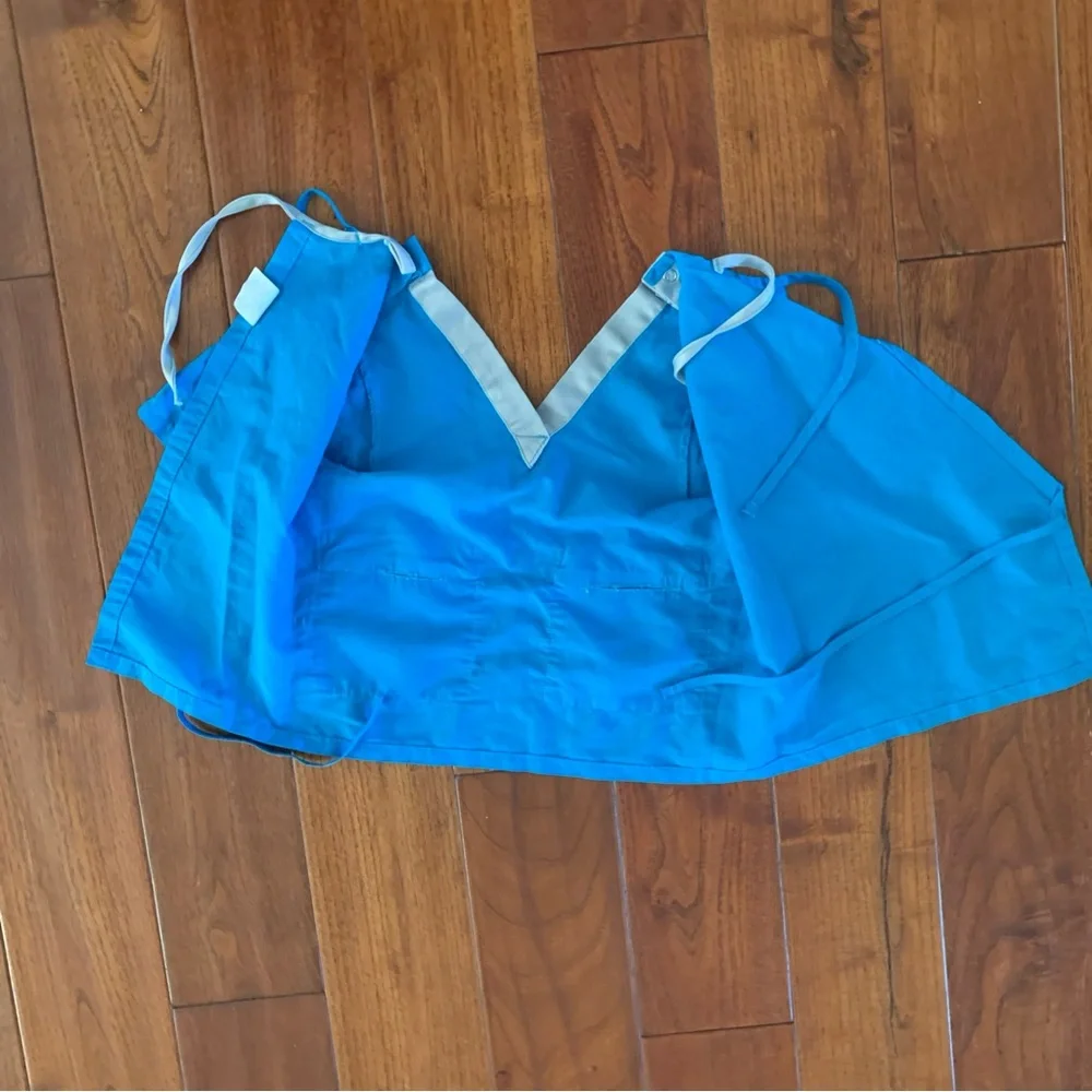 Medline Kids Hospital Scrubs Size xs 4T? Aqua/Grey V-neck Short Sleeve Halloween